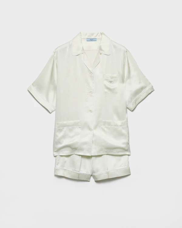 Pijamas de satén con aspecto vintage con pantalón corto