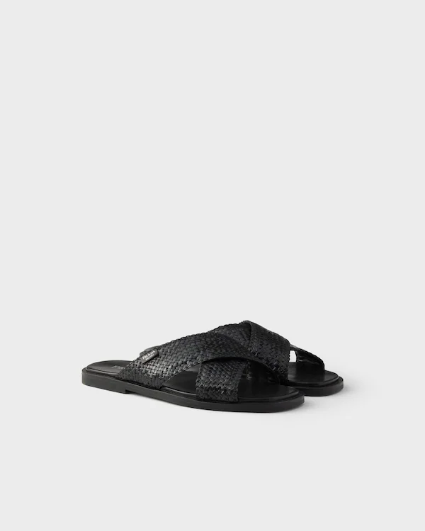 Zapatillas con diseño cruzado