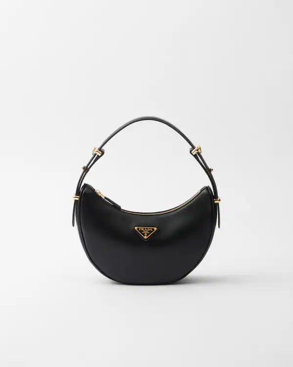 Bolso de hombro pequeño de cuero Prada Arqué