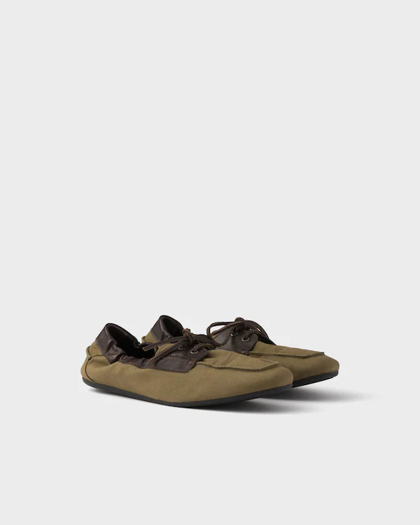 Zapatillas de barco de lona y cuero envejecidos