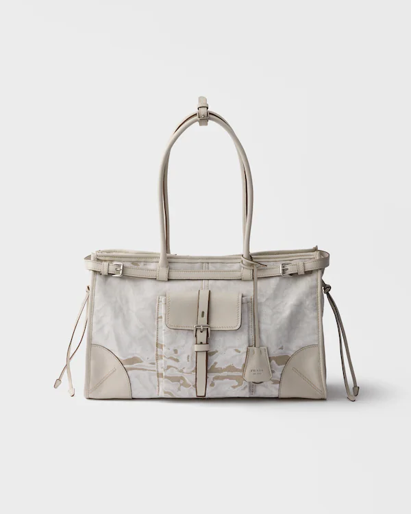 Bolso de mano Prada Bonnie grande de lino estampado y cuero