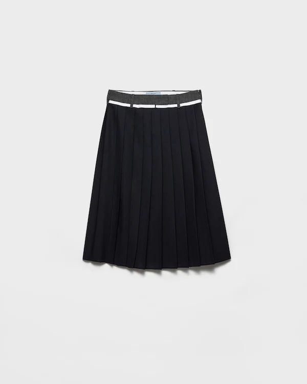 Falda midi con pliegues y puntadas