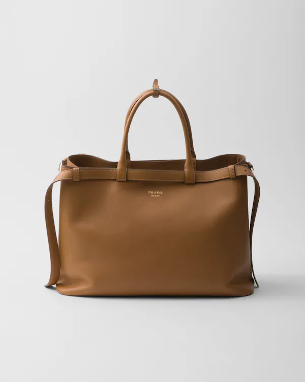 Bolso de mano de cuero Prada con hebilla y cinturón doble