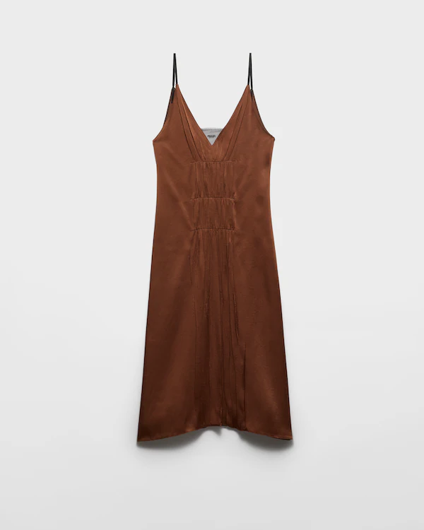 Vestido de crepé satén