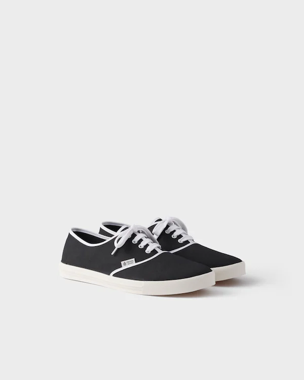 Zapatillas de tela con taladro