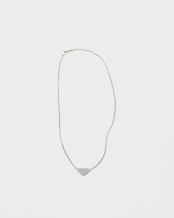 Collar de colgante micro triángulo Eternal Gold en oro blanco y diamantes